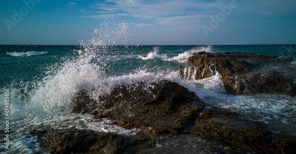 Fototapeta waves crashing on rocks