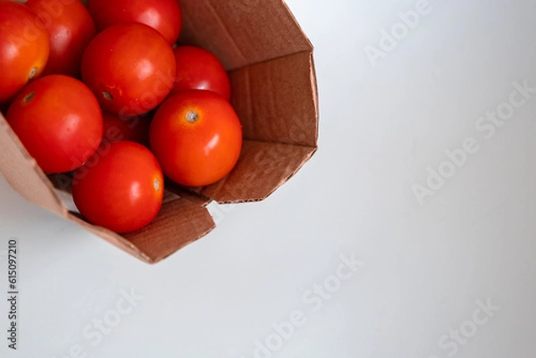 Obraz tomatoes in a box