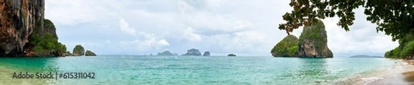 Obraz panoramic photo of Railey beach, Krabi, Thailand.Turquoise blue and emerald green ocean with rocky mountains covered with green trees. in the background you can see the turtle mountain. 