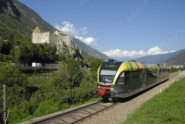 Obraz Zug der Vinschgerbahn vor Schloss Kastelbell