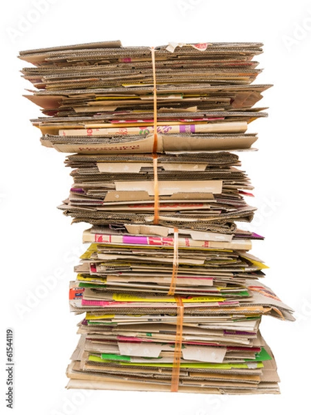 Fototapeta stos starych kartonów do recyklingu na białym tle