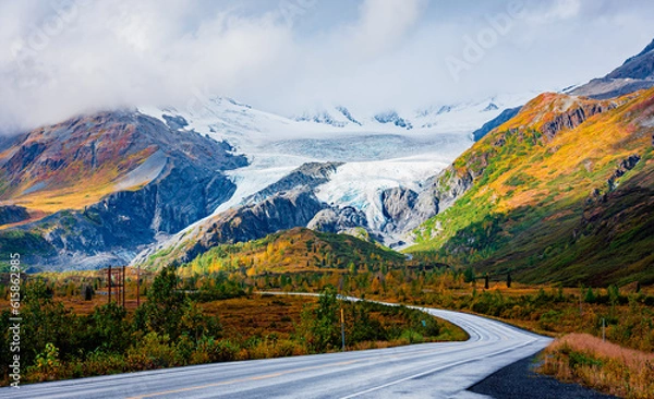 Fototapeta View of Worthington Glacier on highway near Valdez, Alaska in fall season.