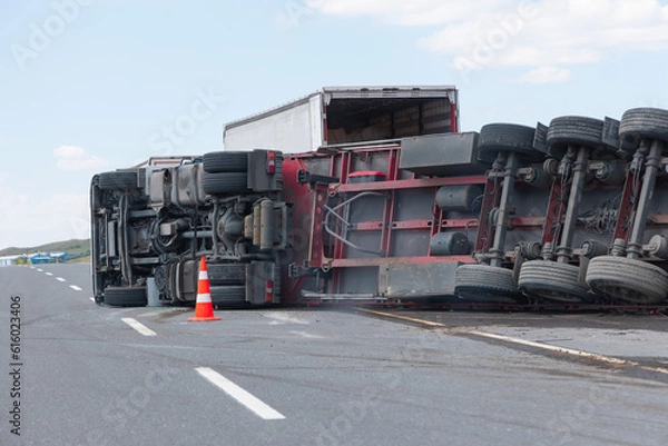 Obraz An overloaded and fast truck (TIR) overturned on an interurban road 