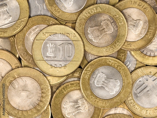 Fototapeta a mixed collection of rare vintage indian bimetallic 10 (ten) rupee coins gold and silver in a pile 