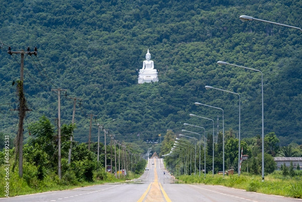 Obraz buddha statue in the mountain