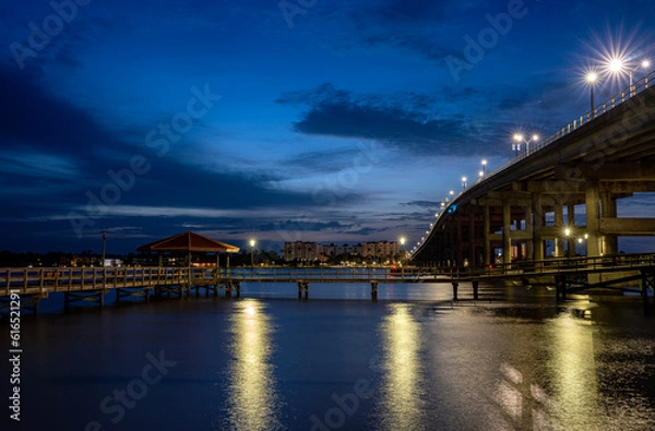 Fototapeta Granada Bridge view from the Halifax River walk path NIGHT photography at sunrise