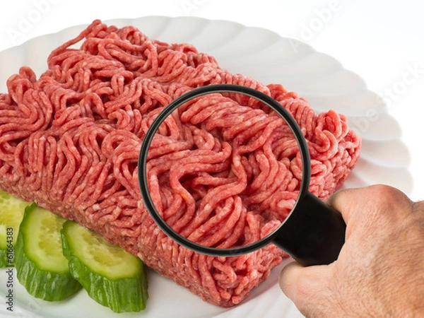 Fototapeta Lebensmittelkontrolle bei Fleisch / Hackfleisch