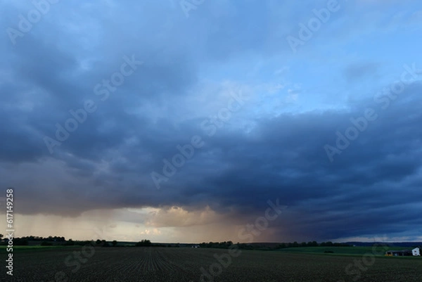 Fototapeta Wolkenhimmel vor einem Gewitter