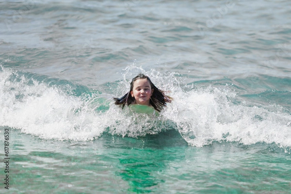 Obraz adorable girl plays in the sea by the shore