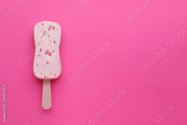 Fototapeta Delicious glazed ice cream bar on pink background, top view. Space for text