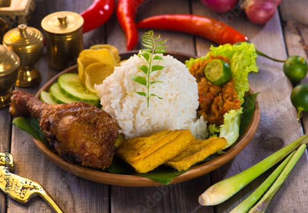 Obraz nasi ayam penyet, indonesian fried chicken rice