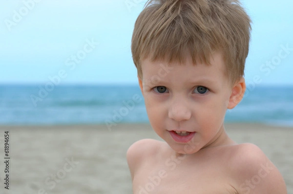 Obraz little boy looking at camera