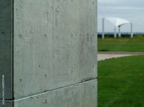 Obraz 公園のコンクリート打ちっぱなしの壁
