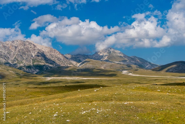 Obraz Views of Campo Imperatore, a high plateau in the province of L'Aquila, in the heart of the Gran Sasso and Monti della Laga National Park, Abruzzo, Italy