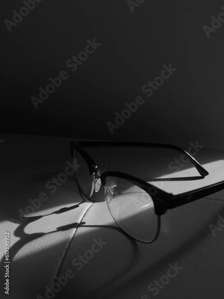 Obraz glasses on black