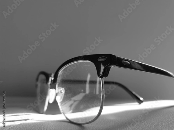 Obraz glasses on black