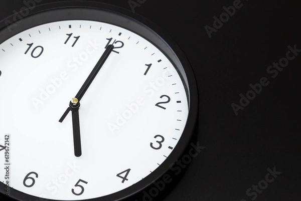 Fototapeta 黒背景の掛け時計