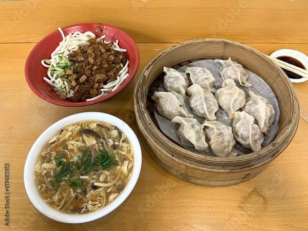 Obraz 蒸し餃子と台湾蕎麦