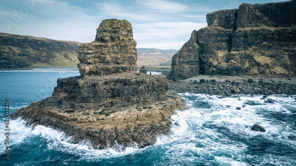 Fototapeta A brave man standing on stormy cliffs near the sea at Talisker Bay, capturing the rugged beauty of the Isle of Skye, Scotland.