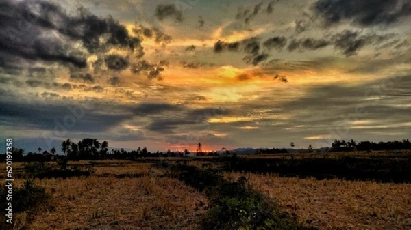 Obraz Reddish sky in the afternoon and thin dark clouds
