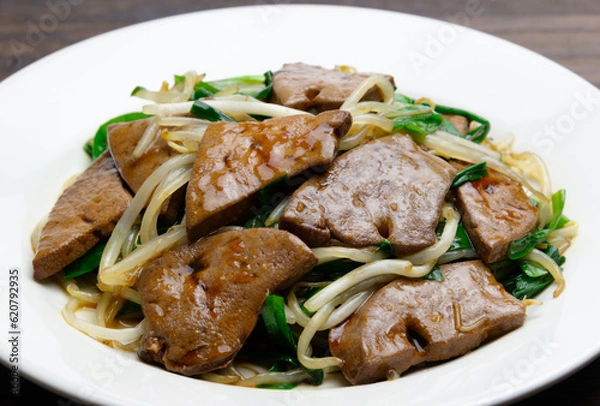 Obraz テーブルの上のレバニラ炒め