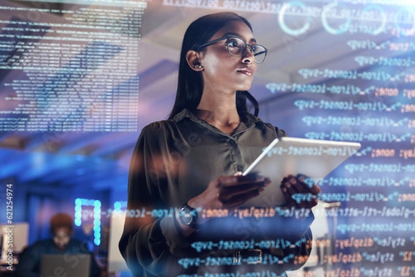 Fototapeta Oprogramowanie, kodowanie hologramu i kobiety na temat myślenia tabletu o analizie danych, technologii cyfrowej i nakładce nocnej. Programista lub osoba IT w okularach na ekranie 3D, programowanie i badania cyberbezpieczeństwa