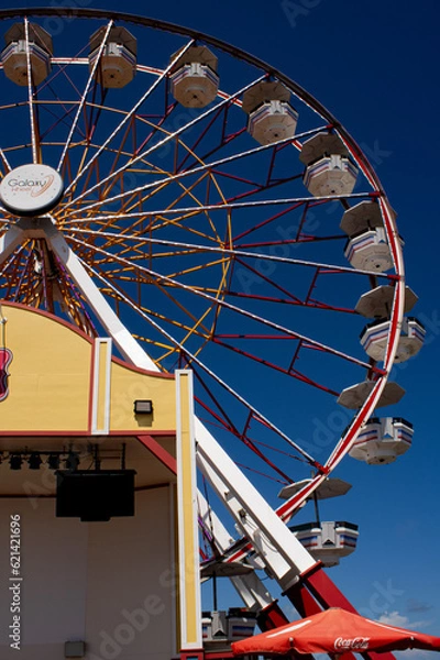 Obraz ferris wheel on a day