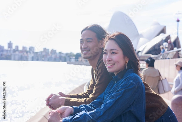 Obraz シドニーのオペラハウスを観光する日本人カップル