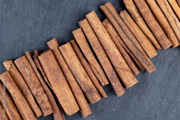 Fototapeta aromatic cinnamon sticks used in cooking and confectionery products