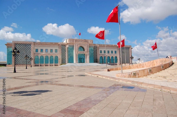 Fototapeta Ratusz w Tunisie i jego duży plac