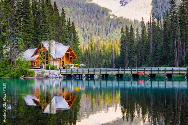 Obraz Emerald lake in the Canadian Rockies of Yoho National Park, British Columbia, Canada