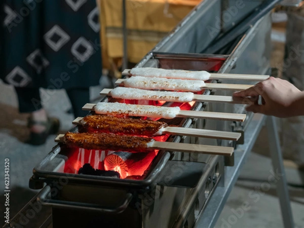 Obraz 東海地方の名物　炭火で焼く五平餅