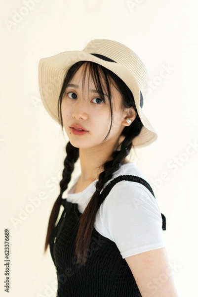 Fototapeta 麦わら帽子の女性