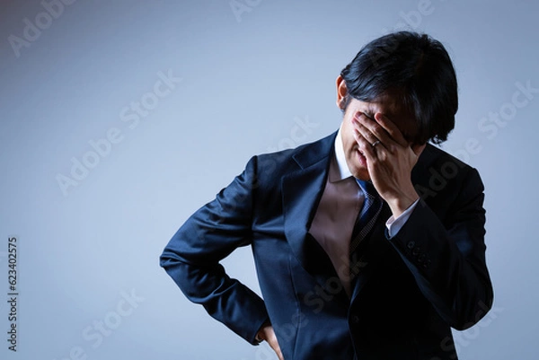 Fototapeta 悩む既婚男性