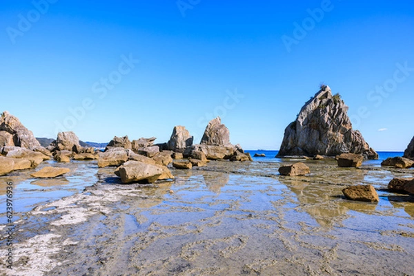 Obraz 吉野熊野国立公園に含まれる橋杭岩　和歌山県串本町