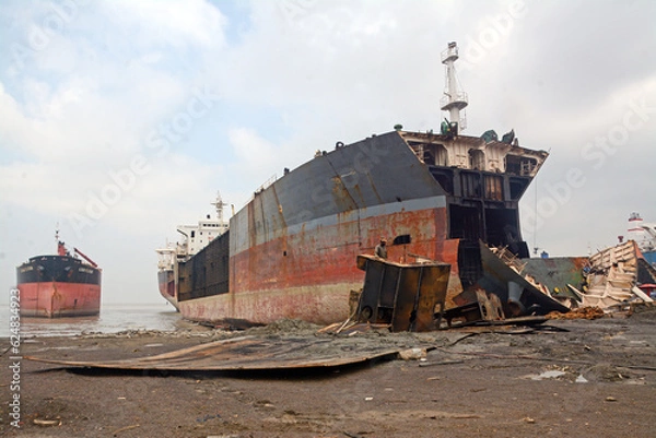 Obraz Inside of Ship breaking yard chittagong,Bangldesh. Without safety equipment, workers are at risk.