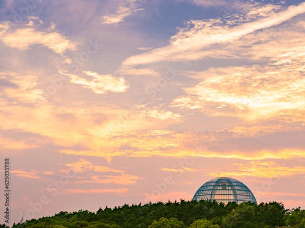 Obraz 夏の夕景、葛西臨海公園の水族館