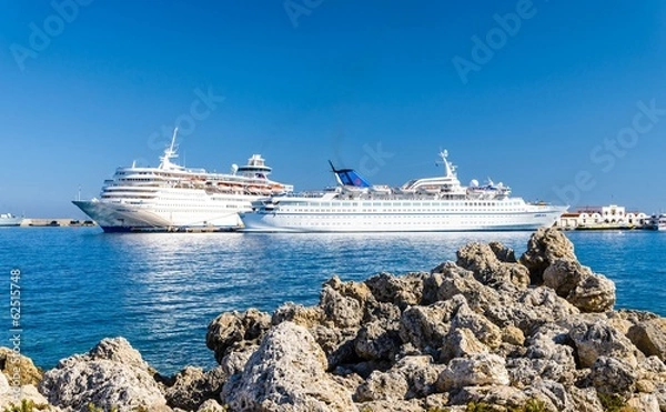 Obraz Cruise ships in the harbor, Greece