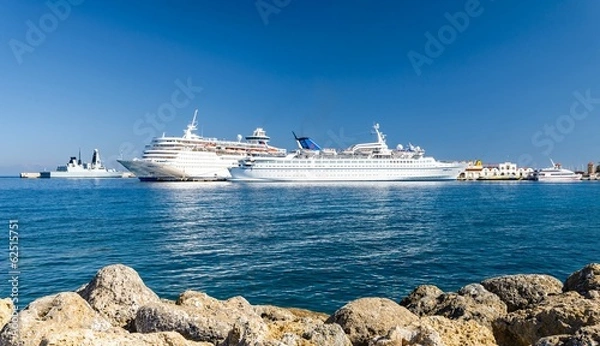Obraz Cruise ships in the harbor, Greece