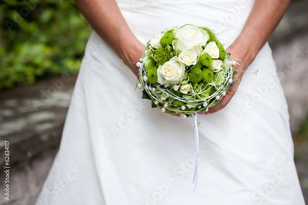 Obraz Braut hält Strauß