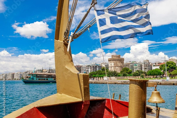 Obraz Thessaloniki view from ship. White Tower and Greek flag. Greece, Europe.