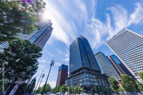 Fototapeta 綺麗な青空と都会のビル
