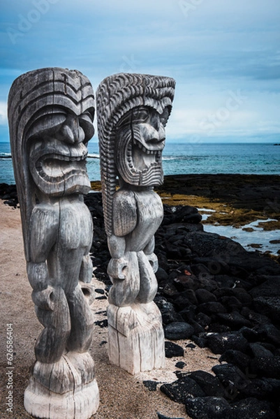 Obraz Tiki statues in Pu'uhonua o honaunau park