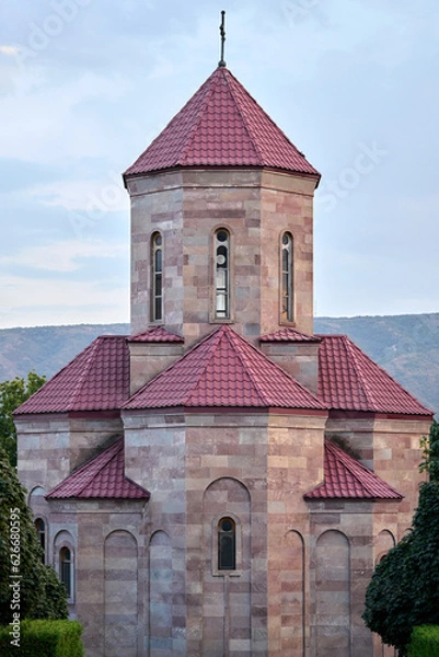 Obraz Chapel on the site if the Tsminda Sameba Cathedral in Tbilisi