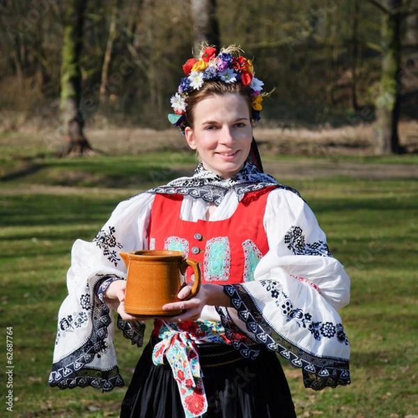 Obraz The smiling girl in folk costume
