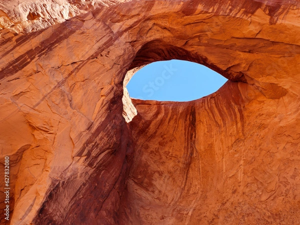 Fototapeta hole in the rock on the navajo reservation in monument valley, shaped like an eye with tear mark and eyelashes