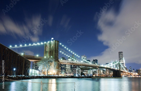 Fototapeta View of Brooklyn Bridge in New York City  at night