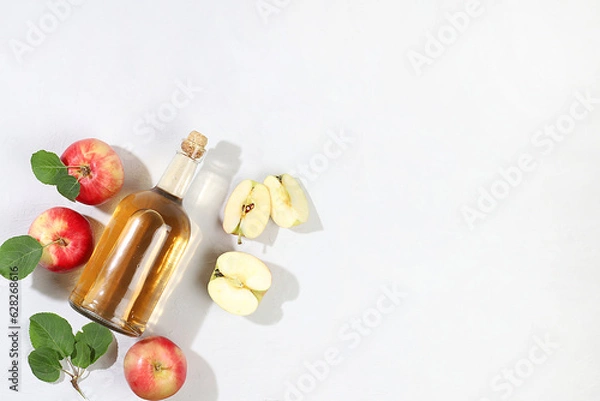 Fototapeta Apple cider drink, juice or fermented fruit drink and ingredients on a sunny table. Autumn banner. The concept of diet and weight loss. Healthy eating, body detoxification,