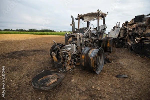 Obraz Abgebrannter Traktor