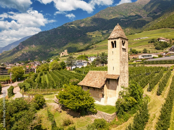 Fototapeta St. Prokulus-Kirchlein in Naturns an einem Sommertag
